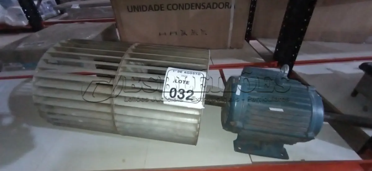 LOTE 032 - 01 MOTOR ELÉTRICO 3CV COM EIXO DE EXAUSTOR. (NO ESTADO) ATENÇÃO! FAZER A VISITAÇÃO ANTES DE ARREMATAR, NÃO SABEMOS SE FUNCIONA, LEILÃO NÃO TEM GARANTIA E NEM DEVOLUÇÃO, SUJEITO A POSSÍVEIS AVARIAS VISÍVEIS/OCULTAS E/OU AUSÊNCIA DE COMPONENTES.