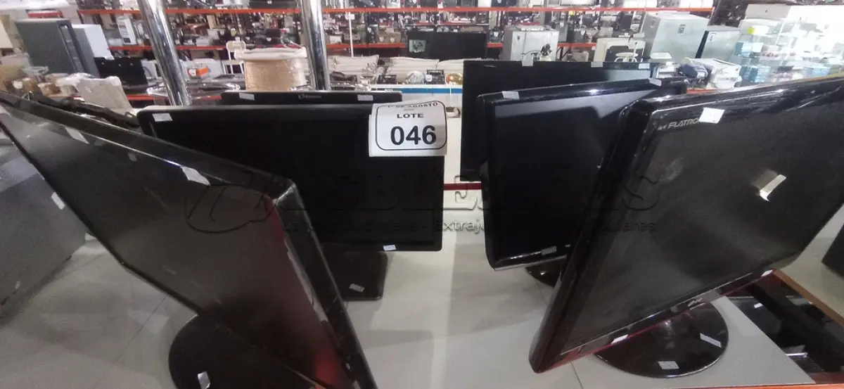 LOTE 046 - 06 MONITORES DE MARCAS E MODELOS DIVERSOS. (NO ESTADO) ATENÇÃO! FAZER A VISITAÇÃO ANTES DE ARREMATAR, NÃO SABEMOS SE FUNCIONA, LEILÃO NÃO TEM GARANTIA E NEM DEVOLUÇÃO, SUJEITO A POSSÍVEIS AVARIAS VISÍVEIS/OCULTAS E/OU AUSÊNCIA DE COMPONENTES.
