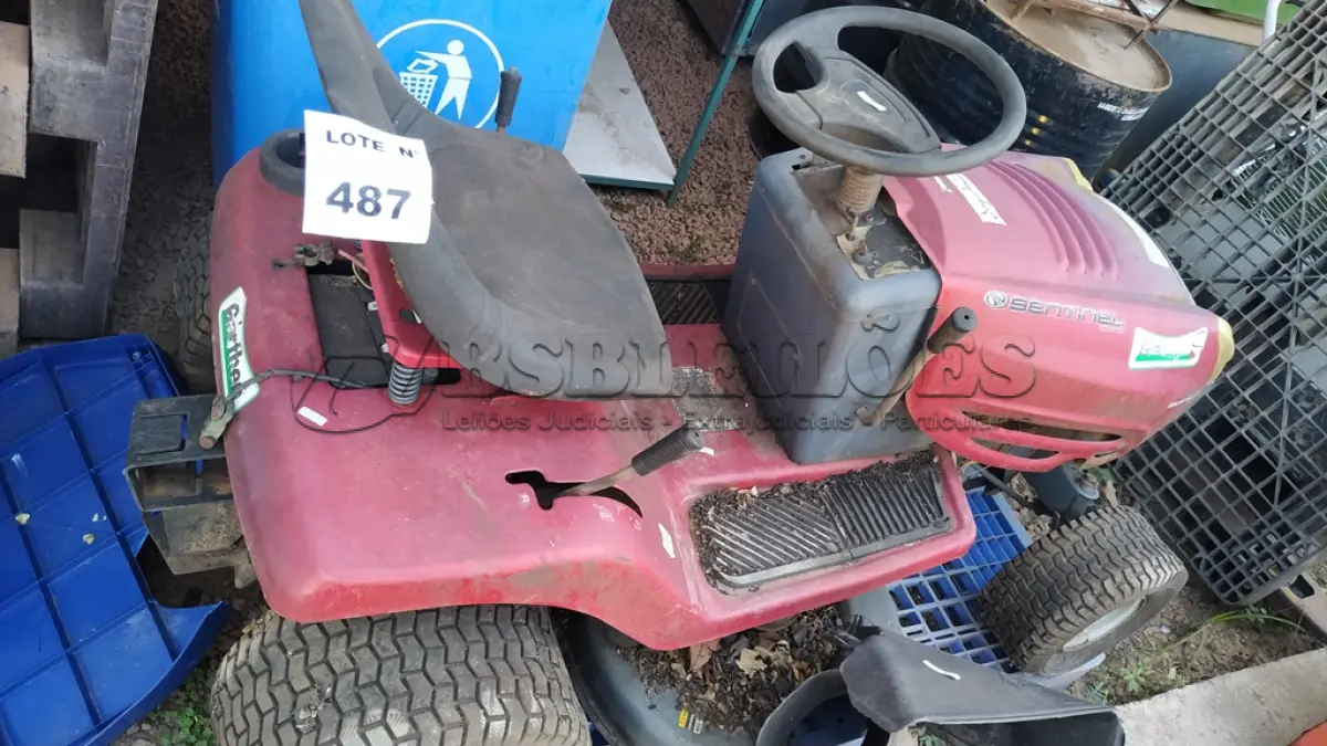 LOTE 487 - 01 TRATOR DE CORTAR GRANA A GASOLINA MARCA GARTHEN. (NO ESTADO) ATENÇÃO! FAZER A VISITAÇÃO ANTES DE ARREMATAR, NÃO SABEMOS SE FUNCIONA, LEILÃO NÃO TEM GARANTIA E NEM DEVOLUÇÃO, SUJEITO A POSSÍVEIS AVARIAS VISÍVEIS/OCULTAS E/OU AUSÊNCIA DE COMPONENTES.