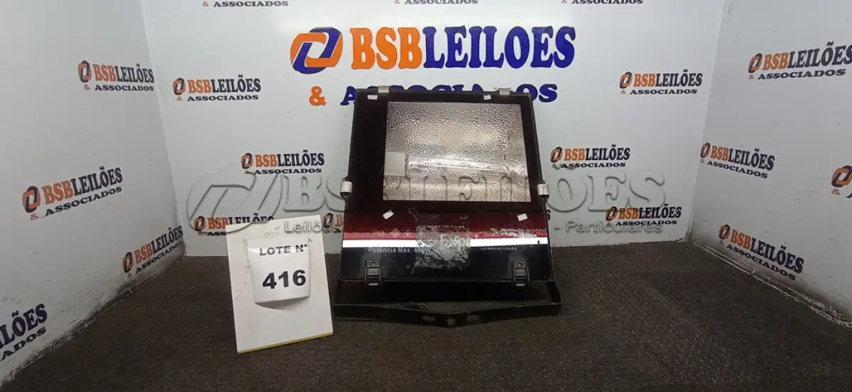 LOTE 416 - 01 REFLETOR 400W MARCA EXPOLUMEN. (NO ESTADO) ATENÇÃO! FAZER A VISITAÇÃO ANTES DE ARREMATAR, NÃO SABEMOS SE FUNCIONA, LEILÃO NÃO TEM GARANTIA E NEM DEVOLUÇÃO, SUJEITO A POSSÍVEIS AVARIAS VISÍVEIS/OCULTAS E/OU AUSÊNCIA DE COMPONENTES.