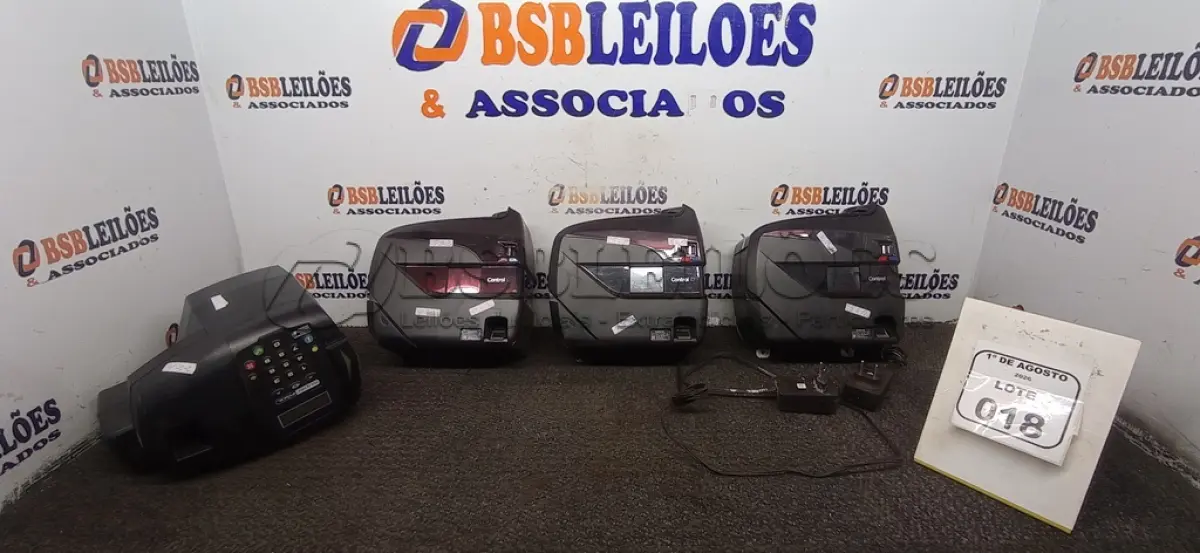 LOTE 018 - 04 RELÓGIOS DE PONTO, 01 MÁQUINA DE CORTAR CABELO, 01 SECADOR E PORTAS GUARDANAPOS DE MODELOS DIVERSOS. (NO ESTADO) ATENÇÃO! FAZER A VISITAÇÃO ANTES DE ARREMATAR, NÃO SABEMOS SE FUNCIONA, LEILÃO NÃO TEM GARANTIA E NEM DEVOLUÇÃO, SUJEITO A POSSÍVEIS AVARIAS VISÍVEIS/OCULTAS E/OU AUSÊNCIA DE COMPONENTES.
