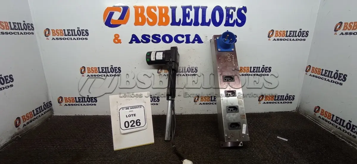 LOTE 026 - 01 MOTOR PNEUMÁTICO DE INCLINAÇÃO 110V E 01 GERENCIADOR DE ENERGIA MODELO PM-2.2 MARCA PENTACÚSTICA. (NO ESTADO) ATENÇÃO! FAZER A VISITAÇÃO ANTES DE ARREMATAR, NÃO SABEMOS SE FUNCIONA, LEILÃO NÃO TEM GARANTIA E NEM DEVOLUÇÃO, SUJEITO A POSSÍVEIS AVARIAS VISÍVEIS/OCULTAS E/OU AUSÊNCIA DE COMPONENTES.