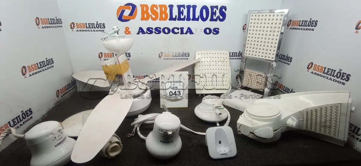 LOTE 043 - 01 VENTILADOR DE TETO E VÁRIOS CHUVEIROS DE MARCAS E MODELOS DIVERSOS. (NO ESTADO) ATENÇÃO! FAZER A VISITAÇÃO ANTES DE ARREMATAR, NÃO SABEMOS SE FUNCIONA, LEILÃO NÃO TEM GARANTIA E NEM DEVOLUÇÃO, SUJEITO A POSSÍVEIS AVARIAS VISÍVEIS/OCULTAS E/OU AUSÊNCIA DE COMPONENTES.