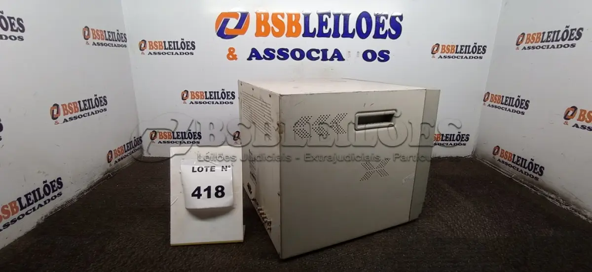 LOTE 418 -  01 MONITOR DE VÍDEO . (NO ESTADO) ATENÇÃO! FAZER A VISITAÇÃO ANTES DE ARREMATAR, NÃO SABEMOS SE FUNCIONA, LEILÃO NÃO TEM GARANTIA E NEM DEVOLUÇÃO, SUJEITO A POSSÍVEIS AVARIAS VISÍVEIS/OCULTAS E/OU AUSÊNCIA DE COMPONENTES.