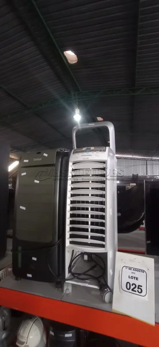 LOTE 025 - 02 CLIMATIZADORES PARA RETIRADA DE PEÇAS. (NO ESTADO) ATENÇÃO! FAZER A VISITAÇÃO ANTES DE ARREMATAR, NÃO SABEMOS SE FUNCIONA, LEILÃO NÃO TEM GARANTIA E NEM DEVOLUÇÃO, SUJEITO A POSSÍVEIS AVARIAS VISÍVEIS/OCULTAS E/OU AUSÊNCIA DE COMPONENTES.