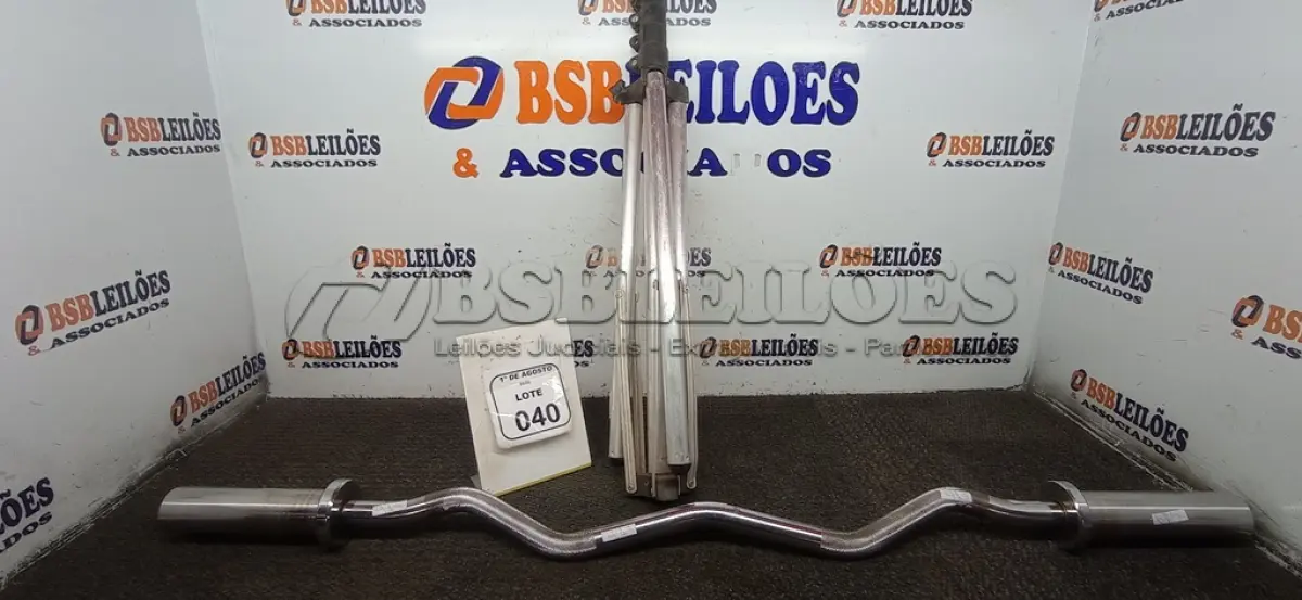 LOTE 040 - 01 BARRA EM W E 01 TRIPÉ. (NO ESTADO) ATENÇÃO! FAZER A VISITAÇÃO ANTES DE ARREMATAR, NÃO SABEMOS SE FUNCIONA, LEILÃO NÃO TEM GARANTIA E NEM DEVOLUÇÃO, SUJEITO A POSSÍVEIS AVARIAS VISÍVEIS/OCULTAS E/OU AUSÊNCIA DE COMPONENTES.