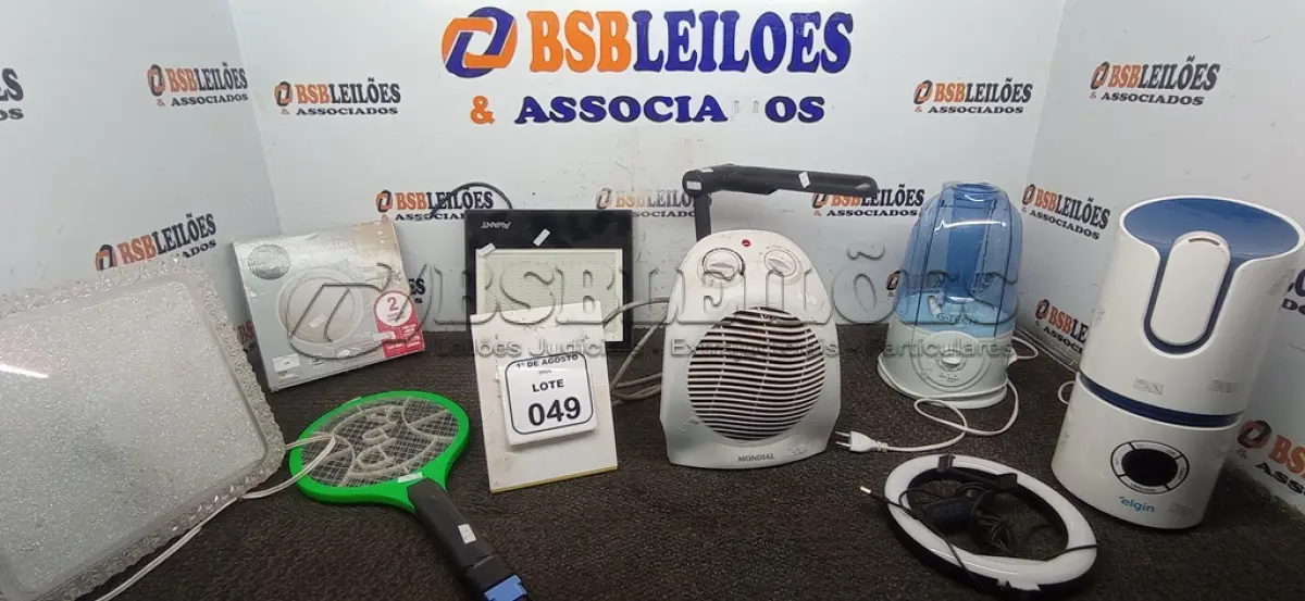LOTE 049 - 01 AQUECEDOR, 02 UMIDIFICADORES, REFLETOR, 01 RAQUETE ELÉTRICA E VÁRIAS LUMINÁRIAS DE MARCAS E MODELOS DIVERSOS. (NO ESTADO) ATENÇÃO! FAZER A VISITAÇÃO ANTES DE ARREMATAR, NÃO SABEMOS SE FUNCIONA, LEILÃO NÃO TEM GARANTIA E NEM DEVOLUÇÃO, SUJEITO A POSSÍVEIS AVARIAS VISÍVEIS/OCULTAS E/OU AUSÊNCIA DE COMPONENTES.