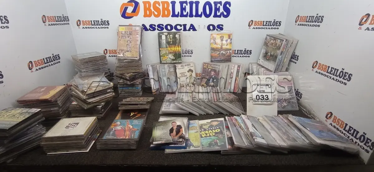 LOTE 033 - 01 LOTE COM GRANDE QUANTIDADE DE MÍDIAS EM CD E DVD. (NO ESTADO) ATENÇÃO! FAZER A VISITAÇÃO ANTES DE ARREMATAR, NÃO SABEMOS SE FUNCIONA, LEILÃO NÃO TEM GARANTIA E NEM DEVOLUÇÃO, SUJEITO A POSSÍVEIS AVARIAS VISÍVEIS/OCULTAS E/OU AUSÊNCIA DE COMPONENTES.