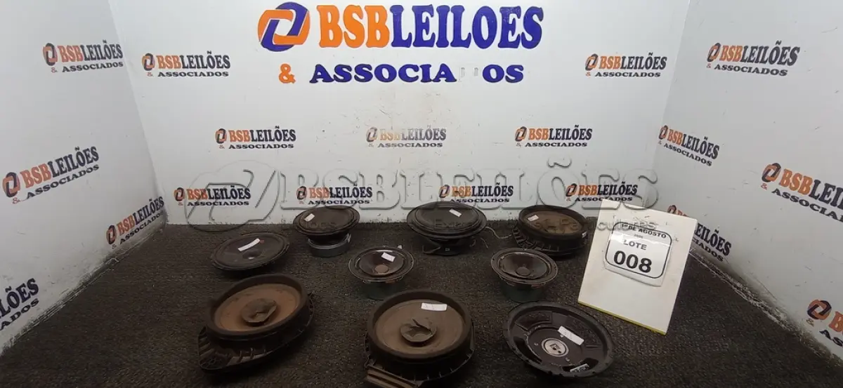 LOTE 008 - 09 ALTO FALANTES DE MARCAS E MODELOS DIVERSOS. (NO ESTADO) ATENÇÃO! FAZER A VISITAÇÃO ANTES DE ARREMATAR, NÃO SABEMOS SE FUNCIONA, LEILÃO NÃO TEM GARANTIA E NEM DEVOLUÇÃO, SUJEITO A POSSÍVEIS AVARIAS VISÍVEIS/OCULTAS E/OU AUSÊNCIA DE COMPONENTES.