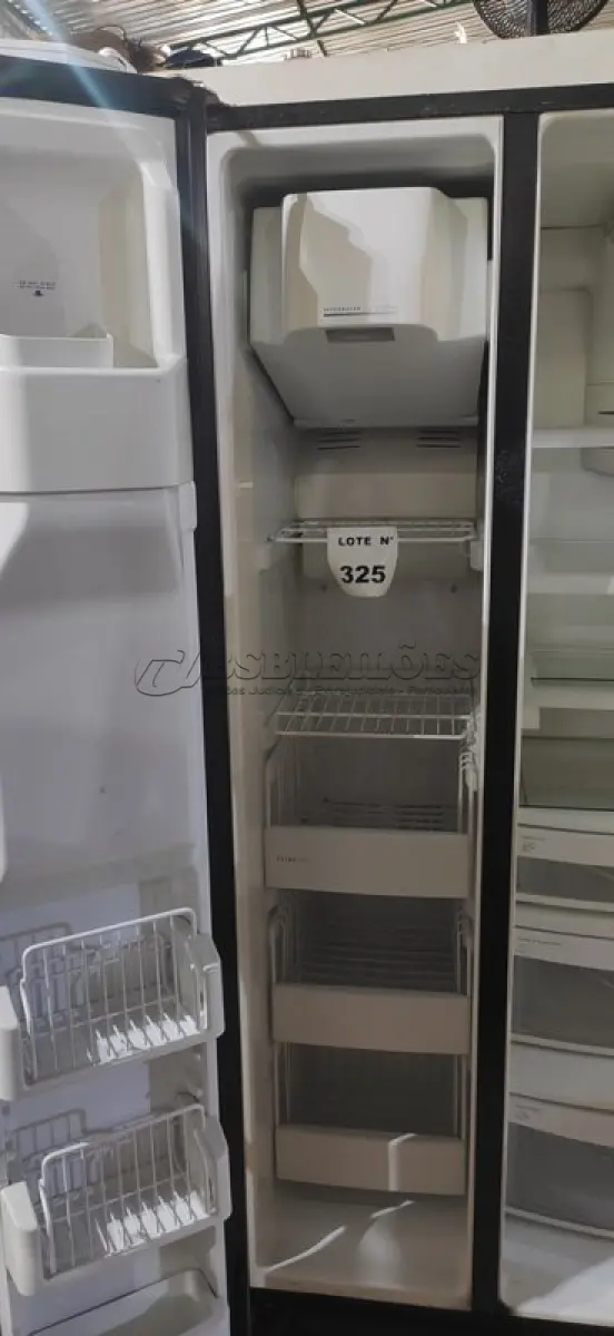 LOTE 325 - 01 GELADEIRA 02 PORTAS EM INOX MARCA GE 110V SID BYE SID U.S.A (NO ESTADO) ATENÇÃO! FAZER A VISITAÇÃO ANTES DE ARREMATAR, NÃO SABEMOS SE FUNCIONA, LEILÃO NÃO TEM GARANTIA E NEM DEVOLUÇÃO, SUJEITO A POSSÍVEIS AVARIAS VISÍVEIS/OCULTAS E/OU AUSÊNCIA DE COMPONENTES.