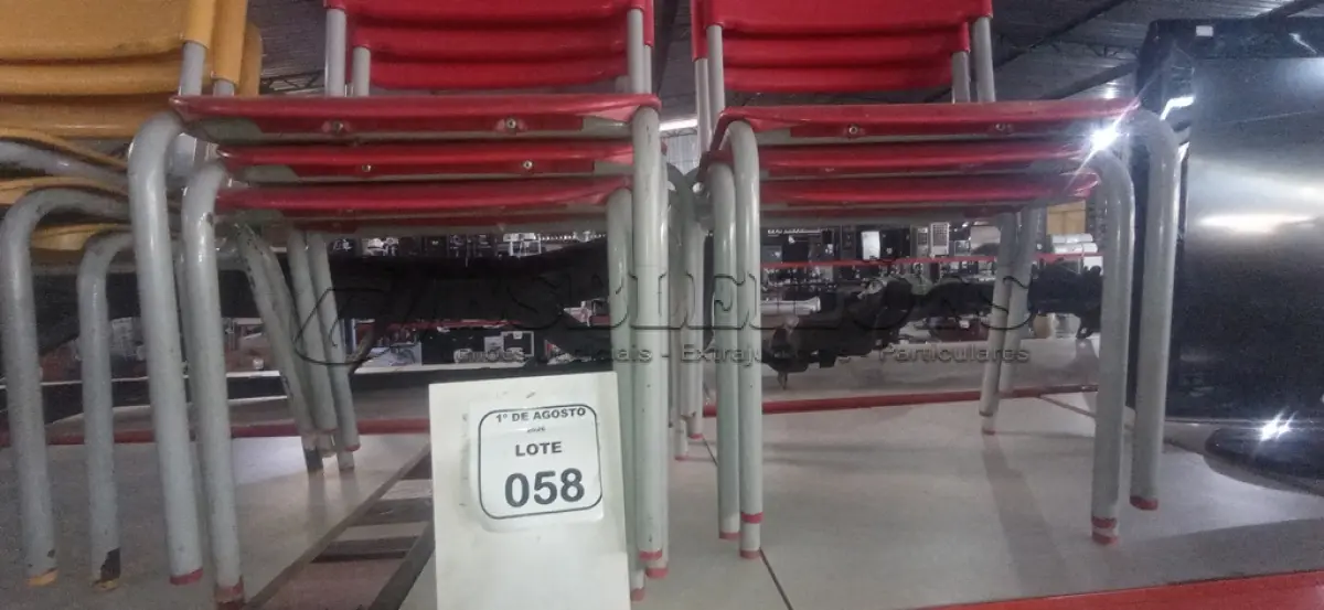 LOTE 058 - 06 CADEIRAS INFANTIS NA COR VERMELHA. (NO ESTADO) ATENÇÃO! FAZER A VISITAÇÃO ANTES DE ARREMATAR, NÃO SABEMOS SE FUNCIONA, LEILÃO NÃO TEM GARANTIA E NEM DEVOLUÇÃO, SUJEITO A POSSÍVEIS AVARIAS VISÍVEIS/OCULTAS E/OU AUSÊNCIA DE COMPONENTES.