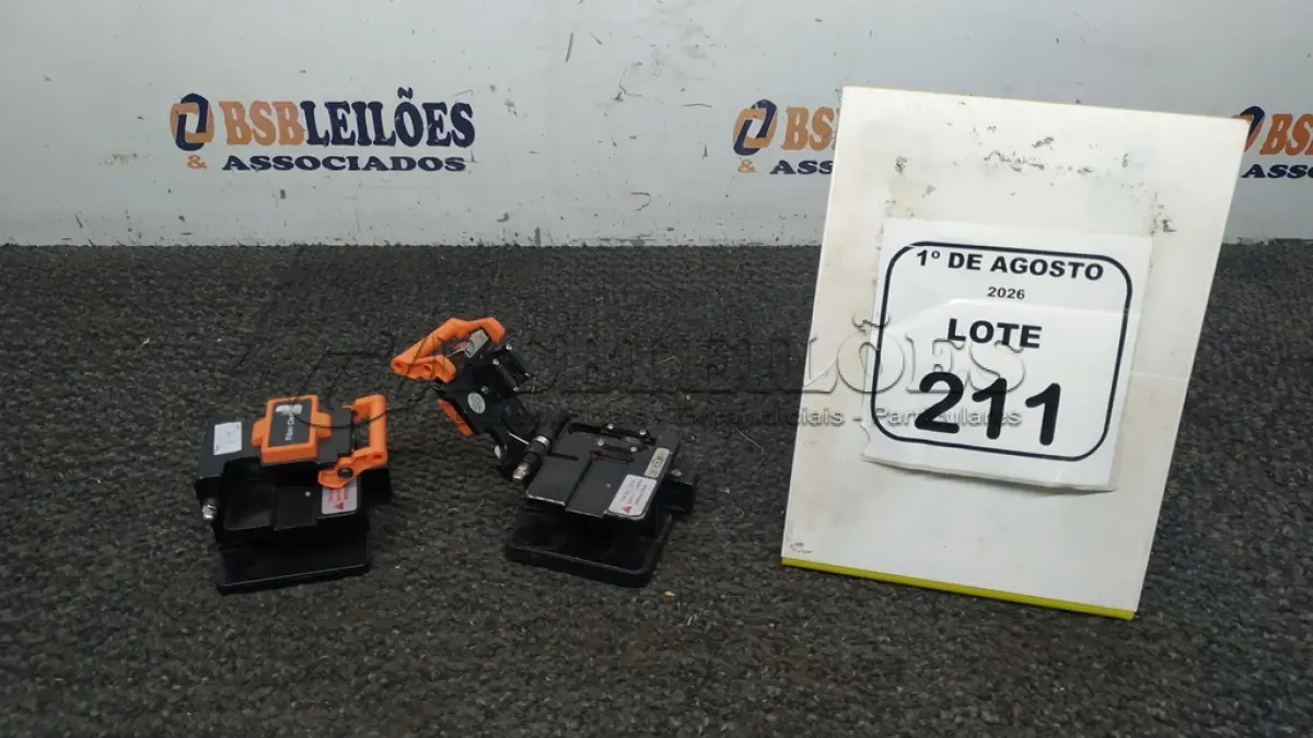 LOTE 211 - 02 CLIVADORES DE FIBRA ÓTICA. (NO ESTADO) ATENÇÃO! FAZER A VISITAÇÃO ANTES DE ARREMATAR, NÃO SABEMOS SE FUNCIONA, LEILÃO NÃO TEM GARANTIA E NEM DEVOLUÇÃO, SUJEITO A POSSÍVEIS AVARIAS VISÍVEIS/OCULTAS E/OU AUSÊNCIA DE COMPONENTES.