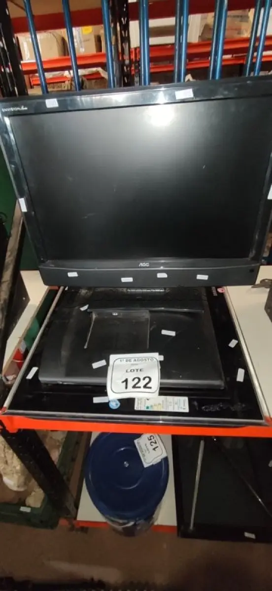 LOTE 122 - 03 TVS DE TAMANHOS E MARCAS DIVERSAS PARA RETIRADA DE PEÇAS. (NO ESTADO) ATENÇÃO! FAZER A VISITAÇÃO ANTES DE ARREMATAR, NÃO SABEMOS SE FUNCIONA, LEILÃO NÃO TEM GARANTIA E NEM DEVOLUÇÃO, SUJEITO A POSSÍVEIS AVARIAS VISÍVEIS/OCULTAS E/OU AUSÊNCIA DE COMPONENTES.