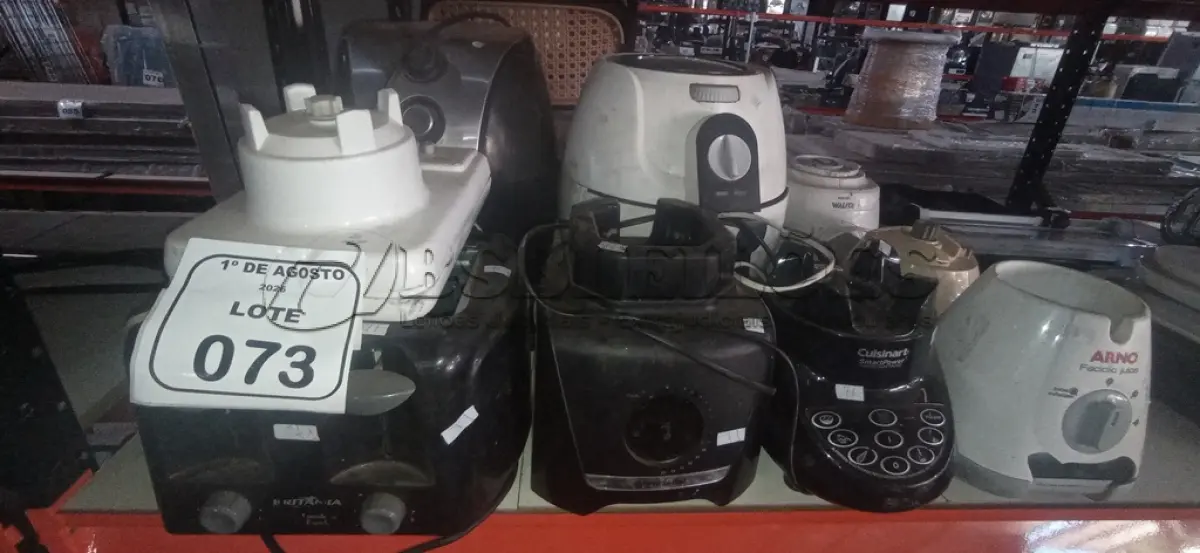 LOTE 073 - 02 AIR FRYERS, 01 TORRADEIRA DUPLA E 06 MOTORES DE LIQUIDIFICADORES DEMARCAS E MODELOS DIVERSOS. (NO ESTADO) ATENÇÃO! FAZER A VISITAÇÃO ANTES DE ARREMATAR, NÃO SABEMOS SE FUNCIONA, LEILÃO NÃO TEM GARANTIA E NEM DEVOLUÇÃO, SUJEITO A POSSÍVEIS AVARIAS VISÍVEIS/OCULTAS E/OU AUSÊNCIA DE COMPONENTES.
