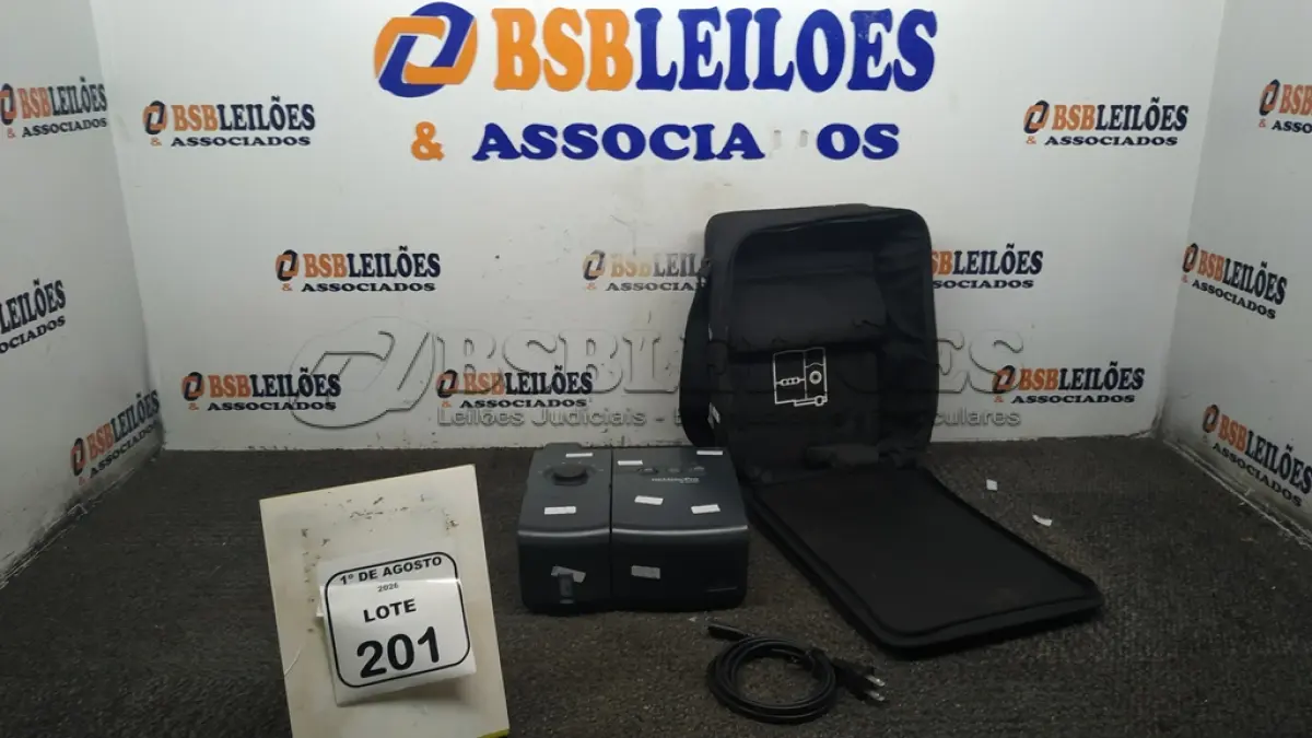 LOTE 201 - 01 APARELHO DE CPAP DA LINHA RESPIRONICS M-SERIES. (NO ESTADO) ATENÇÃO! FAZER A VISITAÇÃO ANTES DE ARREMATAR, NÃO SABEMOS SE FUNCIONA, LEILÃO NÃO TEM GARANTIA E NEM DEVOLUÇÃO, SUJEITO A POSSÍVEIS AVARIAS VISÍVEIS/OCULTAS E/OU AUSÊNCIA DE COMPONENTES.