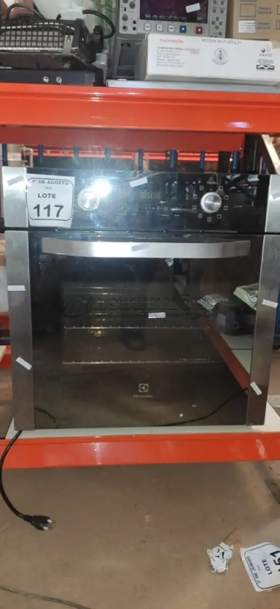 LOTE 117 - 01 FORNO DE EMBUTIR MARCA ELECTROLUX. (NO ESTADO) ATENÇÃO! FAZER A VISITAÇÃO ANTES DE ARREMATAR, NÃO SABEMOS SE FUNCIONA, LEILÃO NÃO TEM GARANTIA E NEM DEVOLUÇÃO, SUJEITO A POSSÍVEIS AVARIAS VISÍVEIS/OCULTAS E/OU AUSÊNCIA DE COMPONENTES.