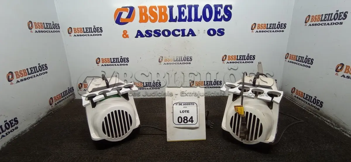 LOTE 084 - 02 ASPIRADORES CIRÚRGICOS INCOMPLETOS. (NO ESTADO) ATENÇÃO! FAZER A VISITAÇÃO ANTES DE ARREMATAR, NÃO SABEMOS SE FUNCIONA, LEILÃO NÃO TEM GARANTIA E NEM DEVOLUÇÃO, SUJEITO A POSSÍVEIS AVARIAS VISÍVEIS/OCULTAS E/OU AUSÊNCIA DE COMPONENTES.