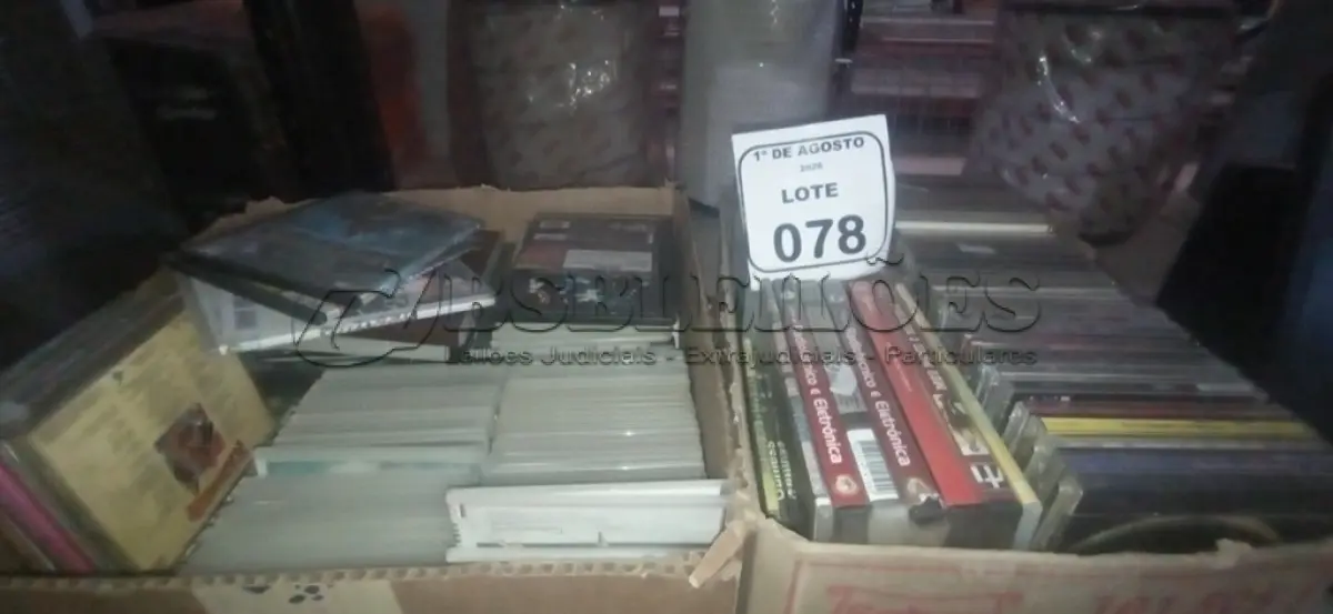 LOTE 078 - 01 LOTE COM GRANDE QUANTIDADE DE CDS, DVDS E JOGOS DE PC. (NO ESTADO) ATENÇÃO! FAZER A VISITAÇÃO ANTES DE ARREMATAR, NÃO SABEMOS SE FUNCIONA, LEILÃO NÃO TEM GARANTIA E NEM DEVOLUÇÃO, SUJEITO A POSSÍVEIS AVARIAS VISÍVEIS/OCULTAS E/OU AUSÊNCIA DE COMPONENTES.