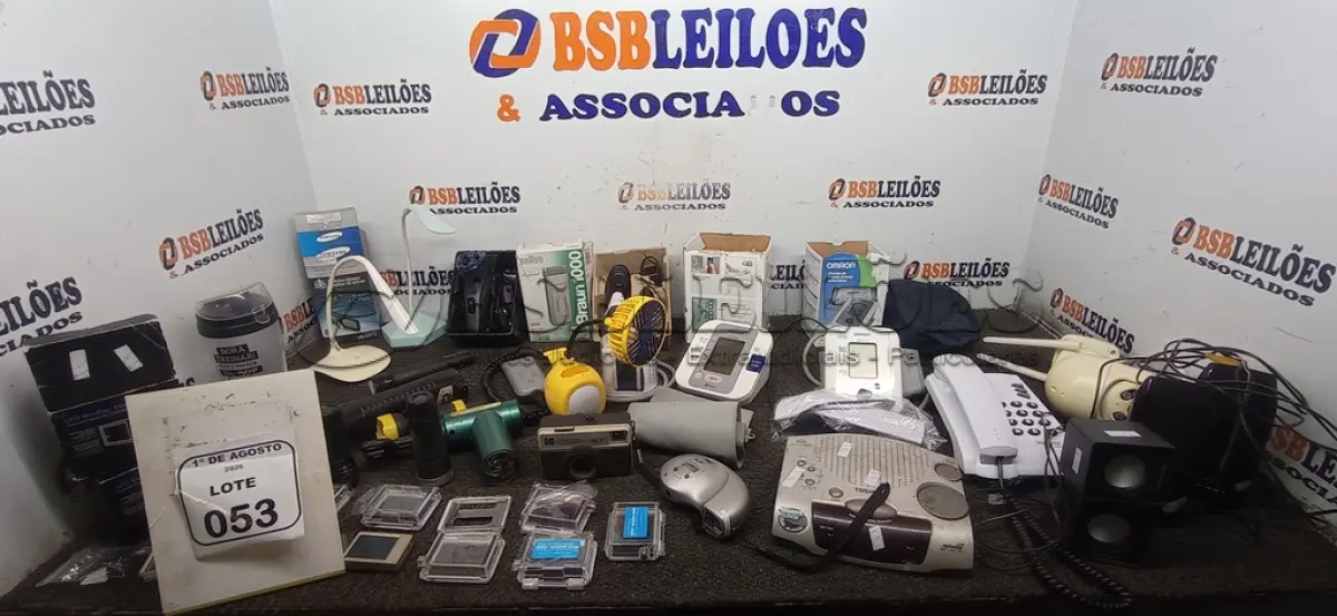 LOTE 053 - 01 LOTE COM ÓCULOS 3D, 01 LCD BACKPAC MARCA GOPRO, MÁQUINAS DE CORTAR CABELO, MEDIDORES DE PRESSÃO E ELETRÔNICOS DIVERSOS. (NO ESTADO) ATENÇÃO! FAZER A VISITAÇÃO ANTES DE ARREMATAR, NÃO SABEMOS SE FUNCIONA, LEILÃO NÃO TEM GARANTIA E NEM DEVOLUÇÃO, SUJEITO A POSSÍVEIS AVARIAS VISÍVEIS/OCULTAS E/OU AUSÊNCIA DE COMPONENTES.