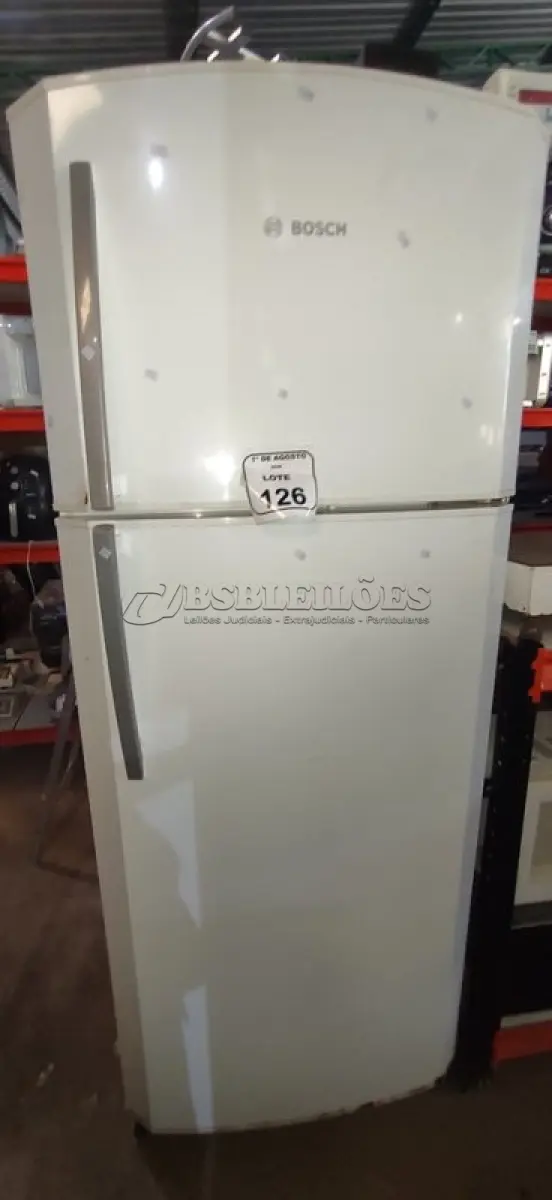LOTE 126 - 01 GELADEIRA 220V MODELO KDN 42 MARCA BOSCH. (NO ESTADO) ATENÇÃO! FAZER A VISITAÇÃO ANTES DE ARREMATAR, NÃO SABEMOS SE FUNCIONA, LEILÃO NÃO TEM GARANTIA E NEM DEVOLUÇÃO, SUJEITO A POSSÍVEIS AVARIAS VISÍVEIS/OCULTAS E/OU AUSÊNCIA DE COMPONENTES.
