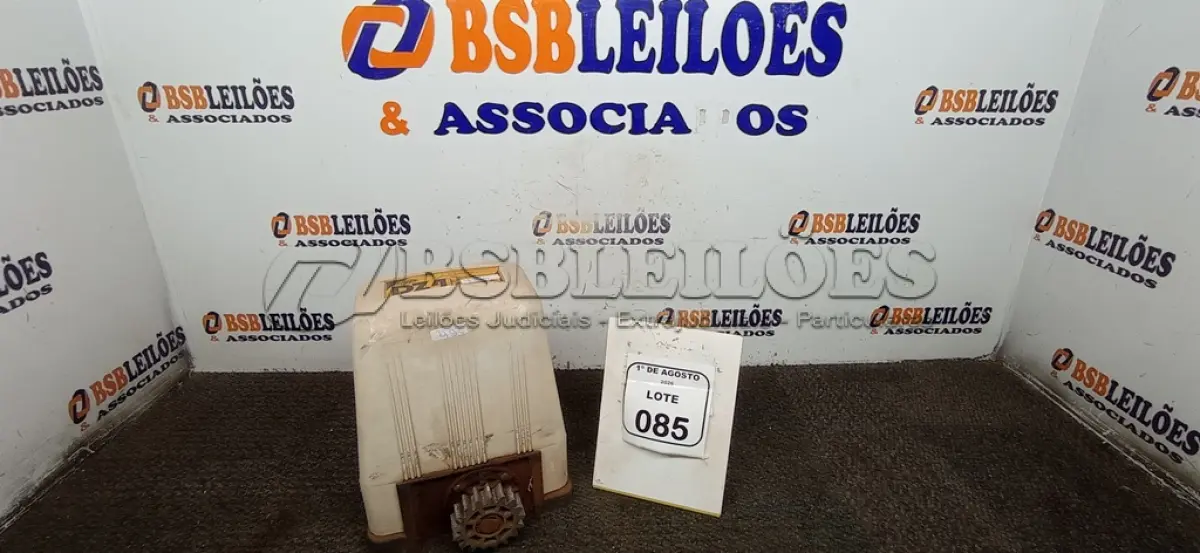 LOTE 085 - 01 MOTOR DE PORTÃO ELÉTRICO MODELO DZ4 MARCA ROSSI. (NO ESTADO) ATENÇÃO! FAZER A VISITAÇÃO ANTES DE ARREMATAR, NÃO SABEMOS SE FUNCIONA, LEILÃO NÃO TEM GARANTIA E NEM DEVOLUÇÃO, SUJEITO A POSSÍVEIS AVARIAS VISÍVEIS/OCULTAS E/OU AUSÊNCIA DE COMPONENTES.