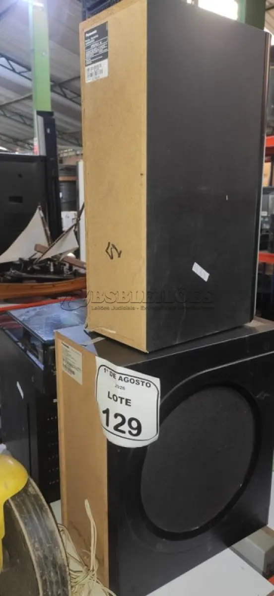 LOTE 129 - 01 APARELHO DE SOM 3 EM 1 COM 02 CAIXAS DE SOM MARCA. (NO ESTADO) ATENÇÃO! FAZER A VISITAÇÃO ANTES DE ARREMATAR, NÃO SABEMOS SE FUNCIONA, LEILÃO NÃO TEM GARANTIA E NEM DEVOLUÇÃO, SUJEITO A POSSÍVEIS AVARIAS VISÍVEIS/OCULTAS E/OU AUSÊNCIA DE COMPONENTES.