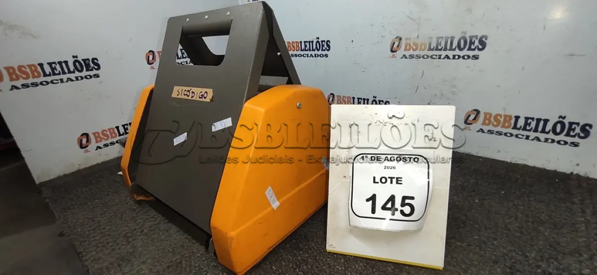 LOTE 145 - 01 COPIADORA ANTIGA MANUAL. (NO ESTADO) ATENÇÃO! FAZER A VISITAÇÃO ANTES DE ARREMATAR, NÃO SABEMOS SE FUNCIONA, LEILÃO NÃO TEM GARANTIA E NEM DEVOLUÇÃO, SUJEITO A POSSÍVEIS AVARIAS VISÍVEIS/OCULTAS E/OU AUSÊNCIA DE COMPONENTES.