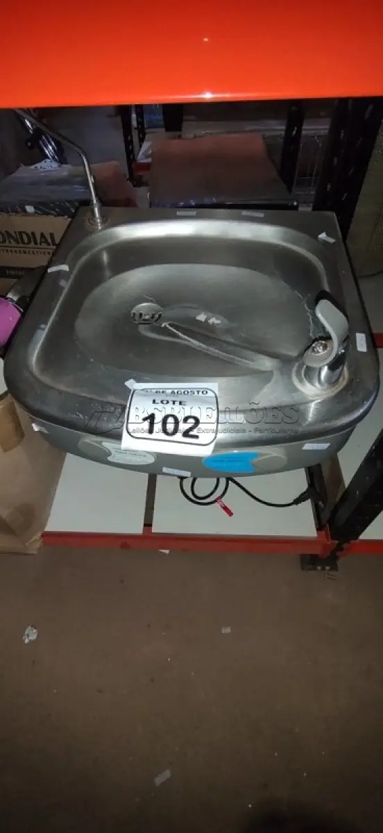 LOTE 102 - 01 BEBEDOURO DE PAREDE EM INOX. (NO ESTADO) ATENÇÃO! FAZER A VISITAÇÃO ANTES DE ARREMATAR, NÃO SABEMOS SE FUNCIONA, LEILÃO NÃO TEM GARANTIA E NEM DEVOLUÇÃO, SUJEITO A POSSÍVEIS AVARIAS VISÍVEIS/OCULTAS E/OU AUSÊNCIA DE COMPONENTES.