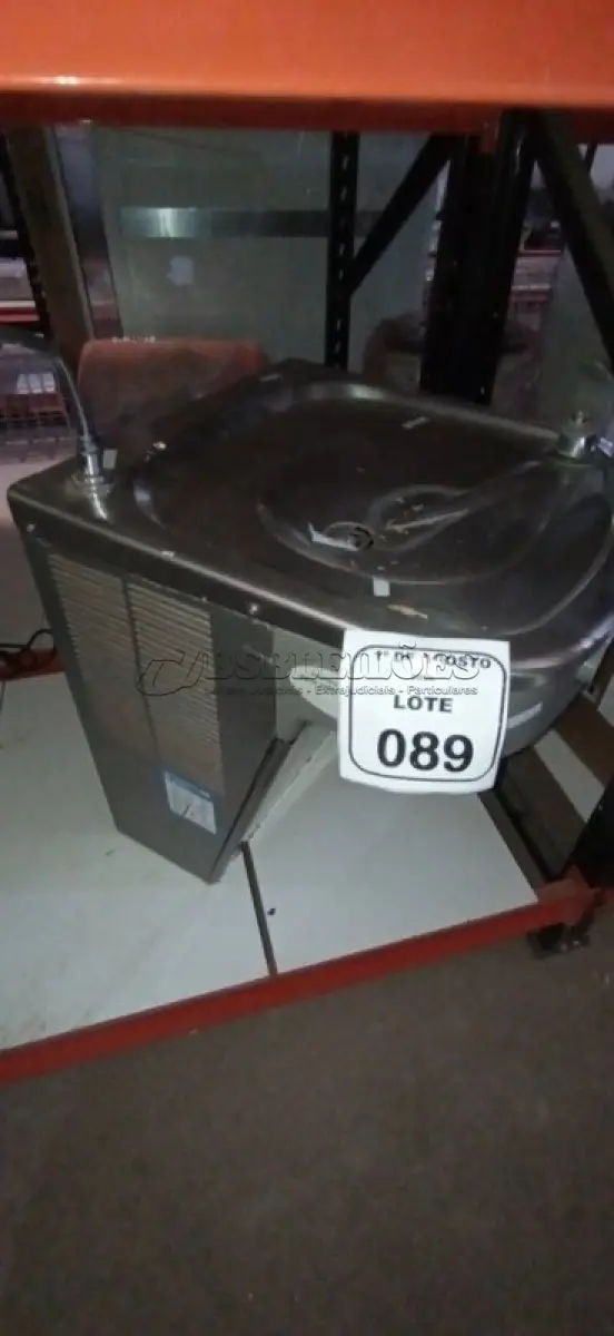 LOTE 089 - 01 BEBEDOURO DE PAREDE EM INOX. (NO ESTADO) ATENÇÃO! FAZER A VISITAÇÃO ANTES DE ARREMATAR, NÃO SABEMOS SE FUNCIONA, LEILÃO NÃO TEM GARANTIA E NEM DEVOLUÇÃO, SUJEITO A POSSÍVEIS AVARIAS VISÍVEIS/OCULTAS E/OU AUSÊNCIA DE COMPONENTES.
