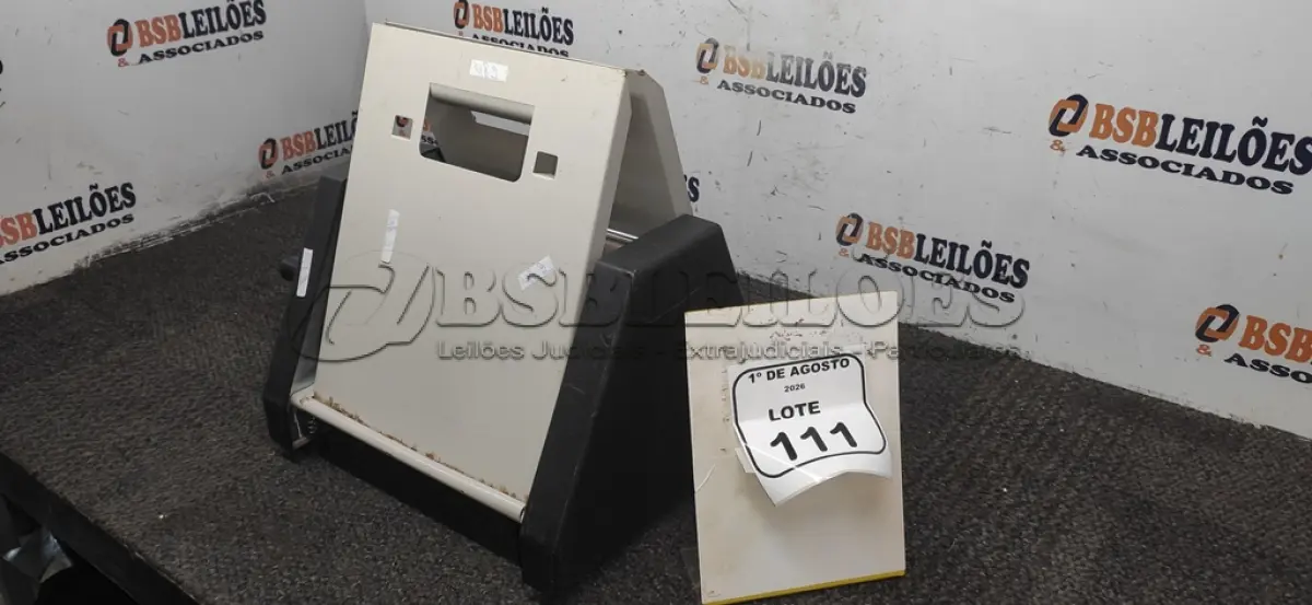 LOTE 111 - 01 COPIADORA ANTIGA MANUAL. (NO ESTADO) ATENÇÃO! FAZER A VISITAÇÃO ANTES DE ARREMATAR, NÃO SABEMOS SE FUNCIONA, LEILÃO NÃO TEM GARANTIA E NEM DEVOLUÇÃO, SUJEITO A POSSÍVEIS AVARIAS VISÍVEIS/OCULTAS E/OU AUSÊNCIA DE COMPONENTES.