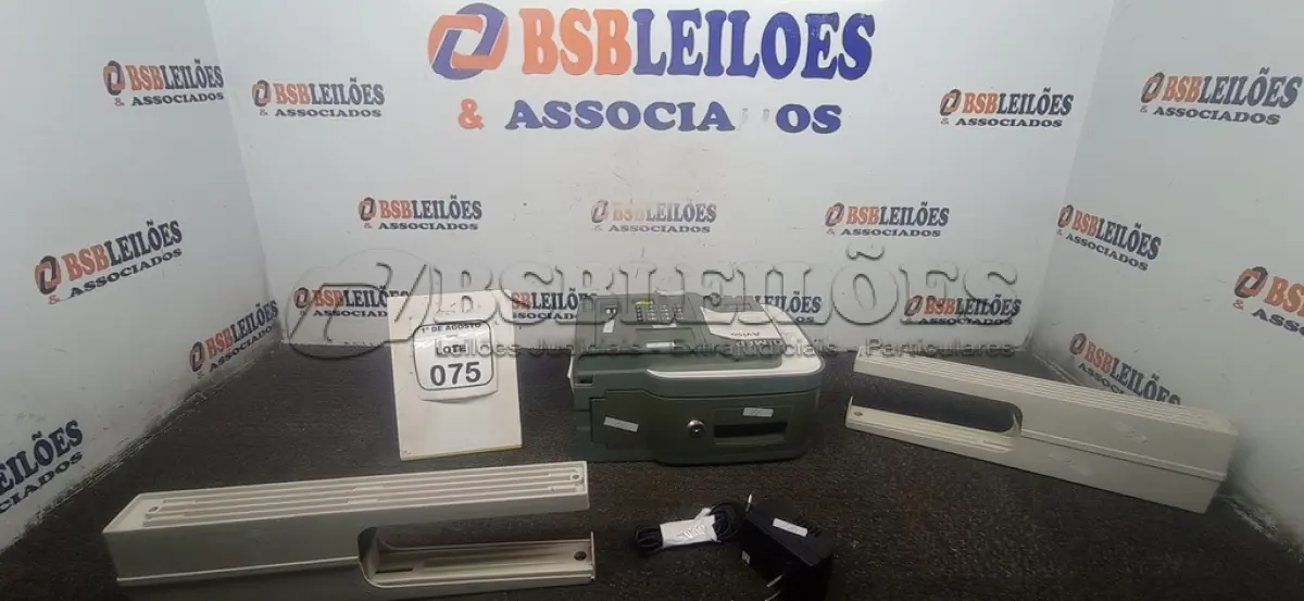 LOTE 075 - 01 RELÓGIO DE PONTO MARCA DIMEP E 02 SUPORTES DE GAVETA. (NO ESTADO) ATENÇÃO! FAZER A VISITAÇÃO ANTES DE ARREMATAR, NÃO SABEMOS SE FUNCIONA, LEILÃO NÃO TEM GARANTIA E NEM DEVOLUÇÃO, SUJEITO A POSSÍVEIS AVARIAS VISÍVEIS/OCULTAS E/OU AUSÊNCIA DE COMPONENTES.