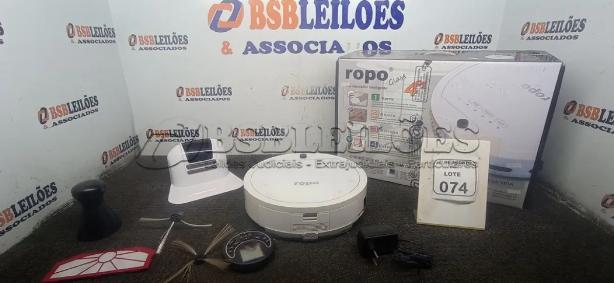 LOTE 074 - 01 ASPIRADOR ROBÔ MODELO GLASS MARCA ROPO. (NO ESTADO) ATENÇÃO! FAZER A VISITAÇÃO ANTES DE ARREMATAR, NÃO SABEMOS SE FUNCIONA, LEILÃO NÃO TEM GARANTIA E NEM DEVOLUÇÃO, SUJEITO A POSSÍVEIS AVARIAS VISÍVEIS/OCULTAS E/OU AUSÊNCIA DE COMPONENTES.
