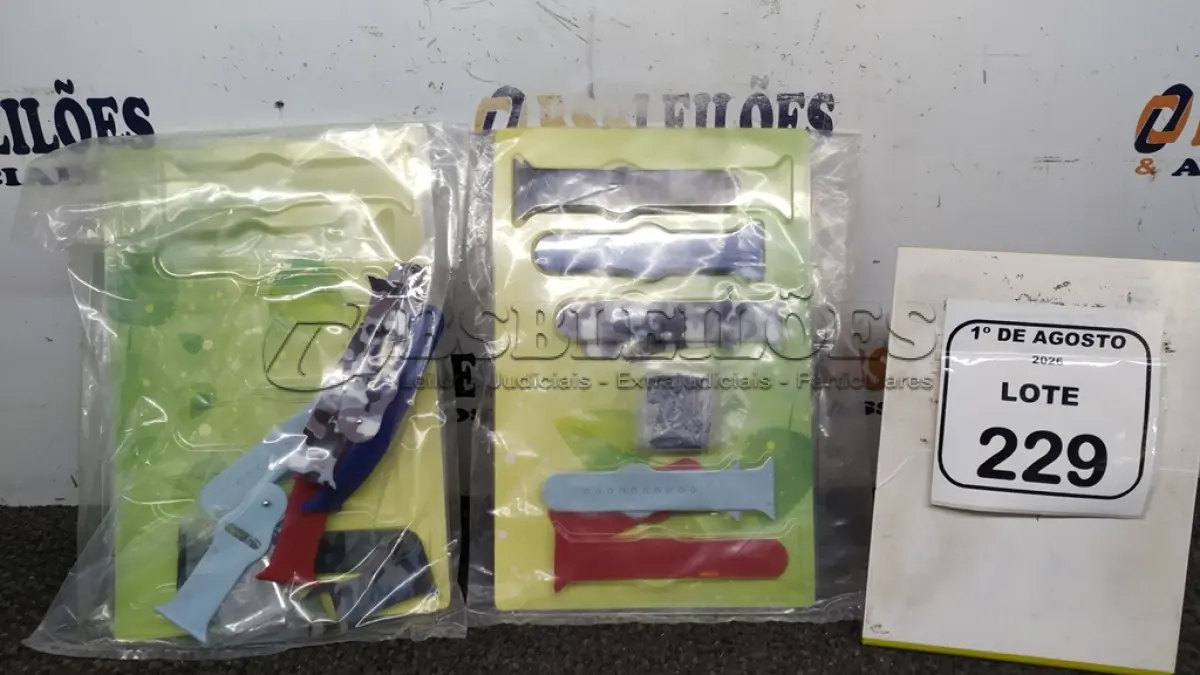 LOTE 229 - 02 RELÓGIOS INTELIGENTES COM 05 PULSEIRAS. (NO ESTADO) ATENÇÃO! FAZER A VISITAÇÃO ANTES DE ARREMATAR, NÃO SABEMOS SE FUNCIONA, LEILÃO NÃO TEM GARANTIA E NEM DEVOLUÇÃO, SUJEITO A POSSÍVEIS AVARIAS VISÍVEIS/OCULTAS E/OU AUSÊNCIA DE COMPONENTES.