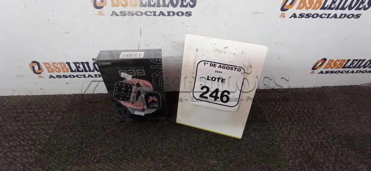 LOTE 246 - 01 SMART WATCH MODELO BE8 ULTRA MINI MARCA BENEDO. (NO ESTADO) ATENÇÃO! FAZER A VISITAÇÃO ANTES DE ARREMATAR, NÃO SABEMOS SE FUNCIONA, LEILÃO NÃO TEM GARANTIA E NEM DEVOLUÇÃO, SUJEITO A POSSÍVEIS AVARIAS VISÍVEIS/OCULTAS E/OU AUSÊNCIA DE COMPONENTES.