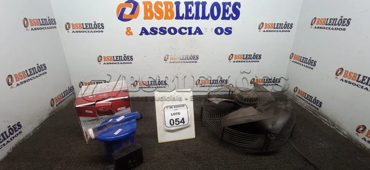LOTE 054 - 01 MOTOR VENTILADOR AXIAL E 01 BOMBA DE PRESSURIZAÇÃO. (NO ESTADO) ATENÇÃO! FAZER A VISITAÇÃO ANTES DE ARREMATAR, NÃO SABEMOS SE FUNCIONA, LEILÃO NÃO TEM GARANTIA E NEM DEVOLUÇÃO, SUJEITO A POSSÍVEIS AVARIAS VISÍVEIS/OCULTAS E/OU AUSÊNCIA DE COMPONENTES.