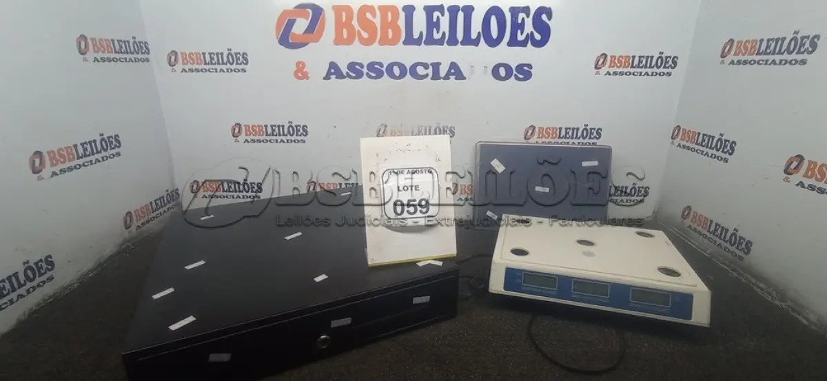 LOTE 059 - 01 GAVETA DE DINHEIRO E 01 BALANÇA. (NO ESTADO) ATENÇÃO! FAZER A VISITAÇÃO ANTES DE ARREMATAR, NÃO SABEMOS SE FUNCIONA, LEILÃO NÃO TEM GARANTIA E NEM DEVOLUÇÃO, SUJEITO A POSSÍVEIS AVARIAS VISÍVEIS/OCULTAS E/OU AUSÊNCIA DE COMPONENTES.
