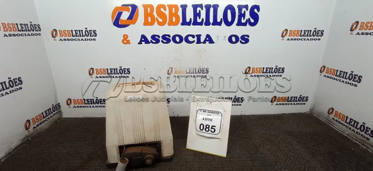 LOTE 085 - 01 MOTOR DE PORTÃO ELÉTRICO MODELO DZ4 MARCA ROSSI. (NO ESTADO) ATENÇÃO! FAZER A VISITAÇÃO ANTES DE ARREMATAR, NÃO SABEMOS SE FUNCIONA, LEILÃO NÃO TEM GARANTIA E NEM DEVOLUÇÃO, SUJEITO A POSSÍVEIS AVARIAS VISÍVEIS/OCULTAS E/OU AUSÊNCIA DE COMPONENTES.