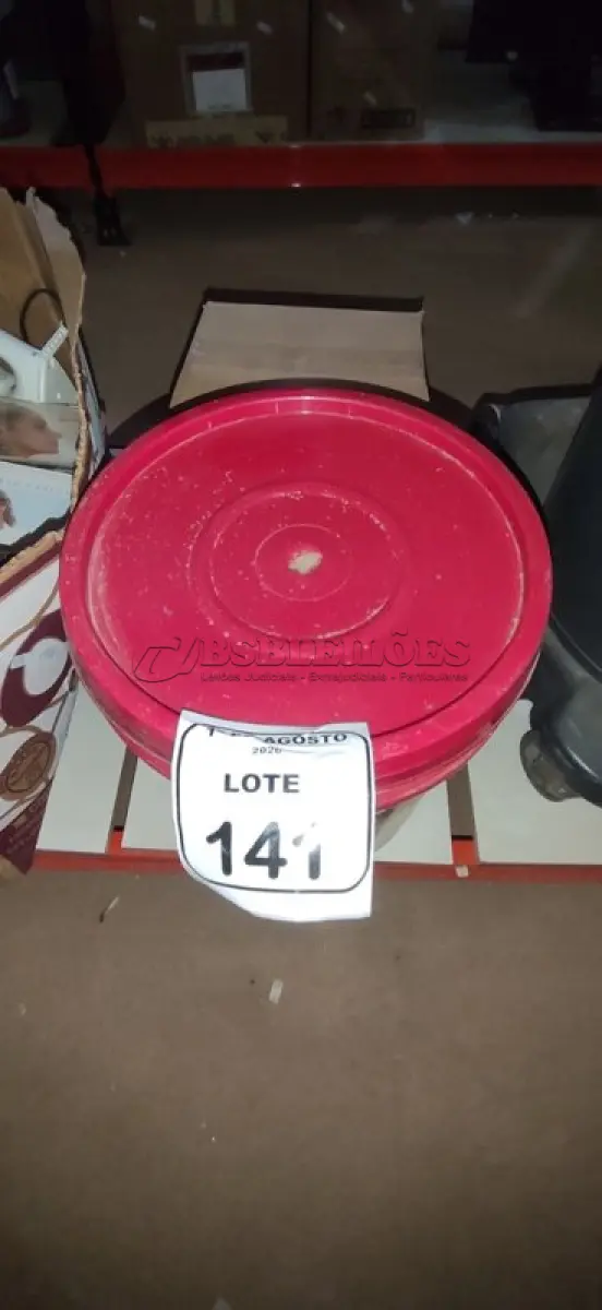 LOTE 141 - 01 BALDE DE TINTA DE PISOS ACRÍLICO PREMIUM 18LNA COR VERMELHO SEGURANÇA FOSCO MARCA RENNER.  (NO ESTADO) ATENÇÃO! FAZER A VISITAÇÃO ANTES DE ARREMATAR, NÃO SABEMOS SE FUNCIONA, LEILÃO NÃO TEM GARANTIA E NEM DEVOLUÇÃO, SUJEITO A POSSÍVEIS AVARIAS VISÍVEIS/OCULTAS E/OU AUSÊNCIA DE COMPONENTES.