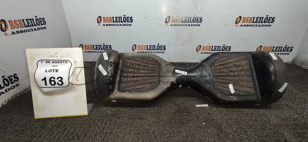 LOTE 163 - 01 HOVERBOARD SEM FONTE. (NO ESTADO) ATENÇÃO! FAZER A VISITAÇÃO ANTES DE ARREMATAR, NÃO SABEMOS SE FUNCIONA, LEILÃO NÃO TEM GARANTIA E NEM DEVOLUÇÃO, SUJEITO A POSSÍVEIS AVARIAS VISÍVEIS/OCULTAS E/OU AUSÊNCIA DE COMPONENTES.