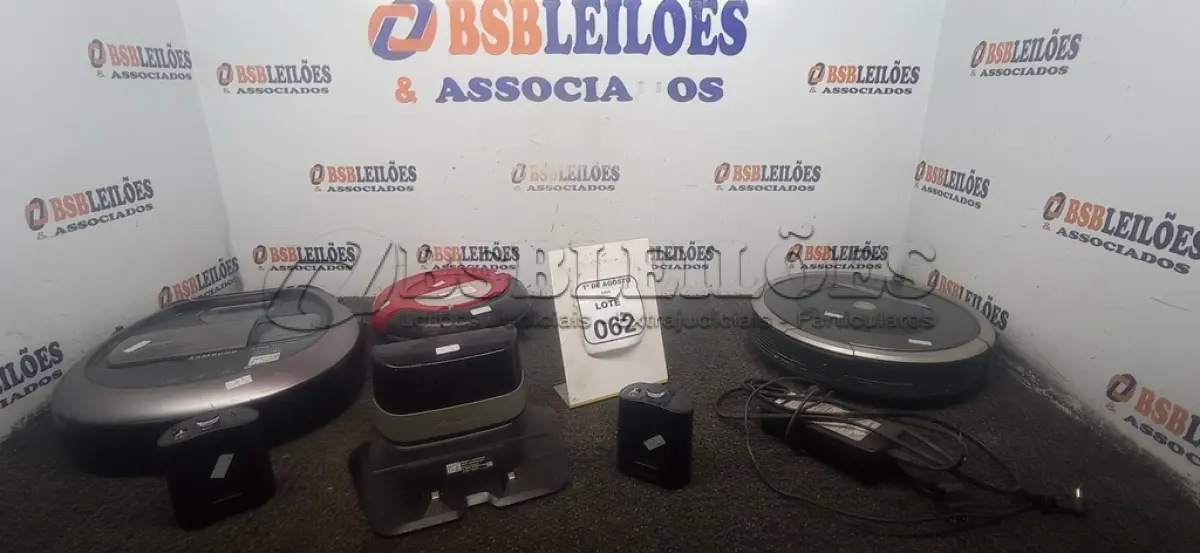 LOTE 062 - 03 ASPIRADORES ROBÔ DE MARCAS E MODELOS DIVERSOS. (NO ESTADO) ATENÇÃO! FAZER A VISITAÇÃO ANTES DE ARREMATAR, NÃO SABEMOS SE FUNCIONA, LEILÃO NÃO TEM GARANTIA E NEM DEVOLUÇÃO, SUJEITO A POSSÍVEIS AVARIAS VISÍVEIS/OCULTAS E/OU AUSÊNCIA DE COMPONENTES.