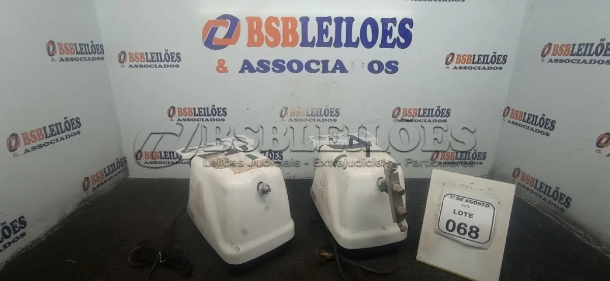 LOTE 068 - 02 ASPIRADORES CIRÚRGICOS INCOMPLETOS. (NO ESTADO) ATENÇÃO! FAZER A VISITAÇÃO ANTES DE ARREMATAR, NÃO SABEMOS SE FUNCIONA, LEILÃO NÃO TEM GARANTIA E NEM DEVOLUÇÃO, SUJEITO A POSSÍVEIS AVARIAS VISÍVEIS/OCULTAS E/OU AUSÊNCIA DE COMPONENTES.