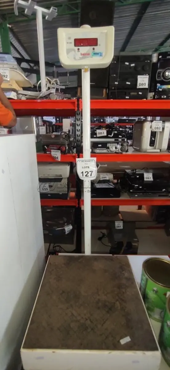 LOTE 127 - 01 BALANÇA MARCA BALAMAK. (NO ESTADO) ATENÇÃO! FAZER A VISITAÇÃO ANTES DE ARREMATAR, NÃO SABEMOS SE FUNCIONA, LEILÃO NÃO TEM GARANTIA E NEM DEVOLUÇÃO, SUJEITO A POSSÍVEIS AVARIAS VISÍVEIS/OCULTAS E/OU AUSÊNCIA DE COMPONENTES.