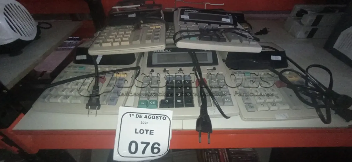 LOTE 076 - 08 CALCULADORAS DE MARCAS E MODELOS DIVERSOS. (NO ESTADO) ATENÇÃO! FAZER A VISITAÇÃO ANTES DE ARREMATAR, NÃO SABEMOS SE FUNCIONA, LEILÃO NÃO TEM GARANTIA E NEM DEVOLUÇÃO, SUJEITO A POSSÍVEIS AVARIAS VISÍVEIS/OCULTAS E/OU AUSÊNCIA DE COMPONENTES.