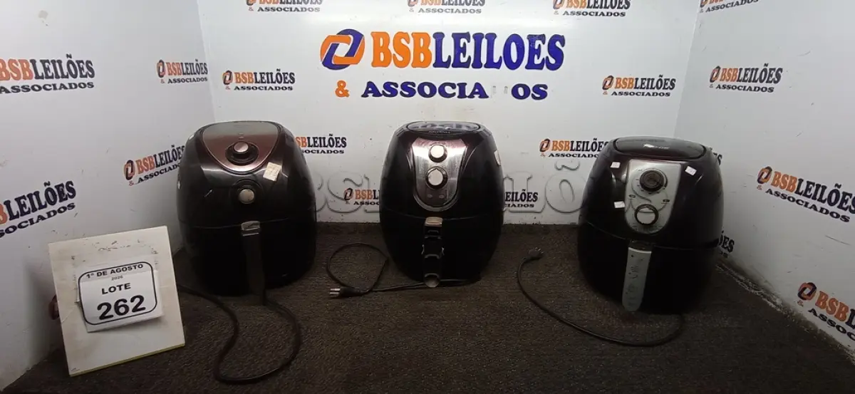 LOTE 262 - 03 AIR FRYERS DE MARCAS E MODELOS DIVERSOS. (NO ESTADO) ATENÇÃO! FAZER A VISITAÇÃO ANTES DE ARREMATAR, NÃO SABEMOS SE FUNCIONA, LEILÃO NÃO TEM GARANTIA E NEM DEVOLUÇÃO, SUJEITO A POSSÍVEIS AVARIAS VISÍVEIS/OCULTAS E/OU AUSÊNCIA DE COMPONENTES.