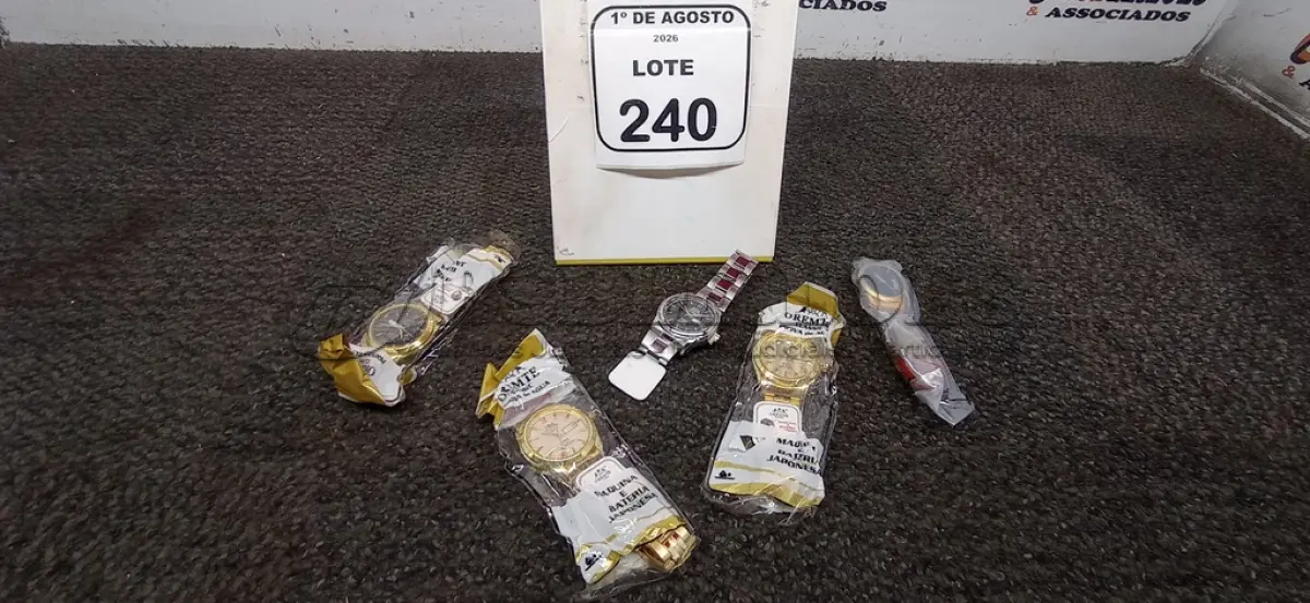LOTE 240 - 05 RELÓGIOS DE PULSO DE MODELOS DIVERSOS. (NO ESTADO) ATENÇÃO! FAZER A VISITAÇÃO ANTES DE ARREMATAR, NÃO SABEMOS SE FUNCIONA, LEILÃO NÃO TEM GARANTIA E NEM DEVOLUÇÃO, SUJEITO A POSSÍVEIS AVARIAS VISÍVEIS/OCULTAS E/OU AUSÊNCIA DE COMPONENTES.