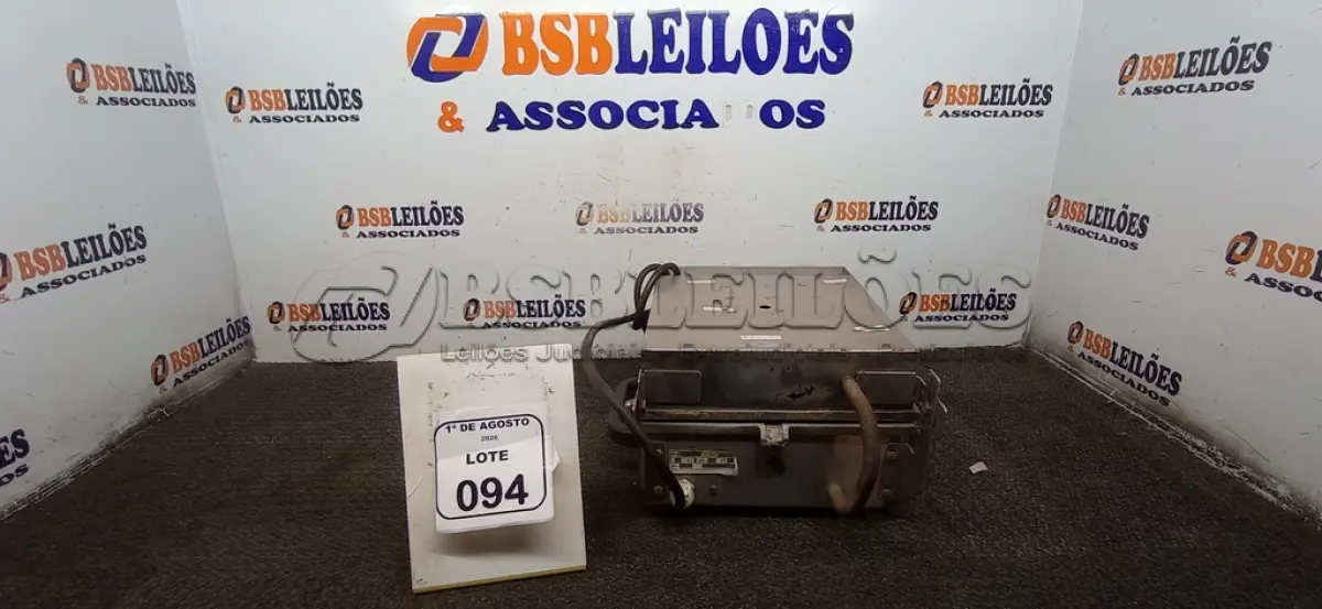 LOTE 094 - 01 CHAPA DE ALIMENTOS 220V MARCA CROYDON. (NO ESTADO) ATENÇÃO! FAZER A VISITAÇÃO ANTES DE ARREMATAR, NÃO SABEMOS SE FUNCIONA, LEILÃO NÃO TEM GARANTIA E NEM DEVOLUÇÃO, SUJEITO A POSSÍVEIS AVARIAS VISÍVEIS/OCULTAS E/OU AUSÊNCIA DE COMPONENTES.