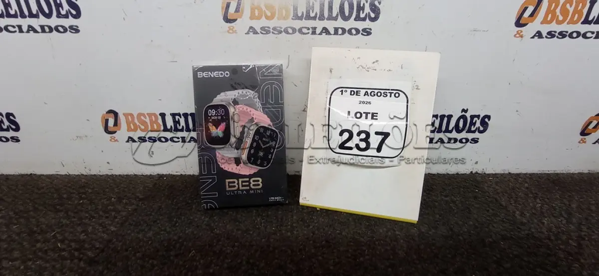 LOTE 237 - 01 SMART WATCH MODELO BE8 ULTRA MINI MARCA BENEDO. (NO ESTADO) ATENÇÃO! FAZER A VISITAÇÃO ANTES DE ARREMATAR, NÃO SABEMOS SE FUNCIONA, LEILÃO NÃO TEM GARANTIA E NEM DEVOLUÇÃO, SUJEITO A POSSÍVEIS AVARIAS VISÍVEIS/OCULTAS E/OU AUSÊNCIA DE COMPONENTES.