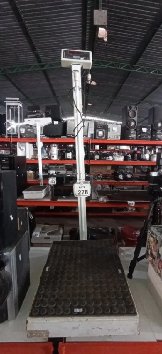 LOTE 278 - 01 BALANÇA ANTROPOMÉTRICA. (NO ESTADO) ATENÇÃO! FAZER A VISITAÇÃO ANTES DE ARREMATAR, NÃO SABEMOS SE FUNCIONA, LEILÃO NÃO TEM GARANTIA E NEM DEVOLUÇÃO, SUJEITO A POSSÍVEIS AVARIAS VISÍVEIS/OCULTAS E/OU AUSÊNCIA DE COMPONENTES.