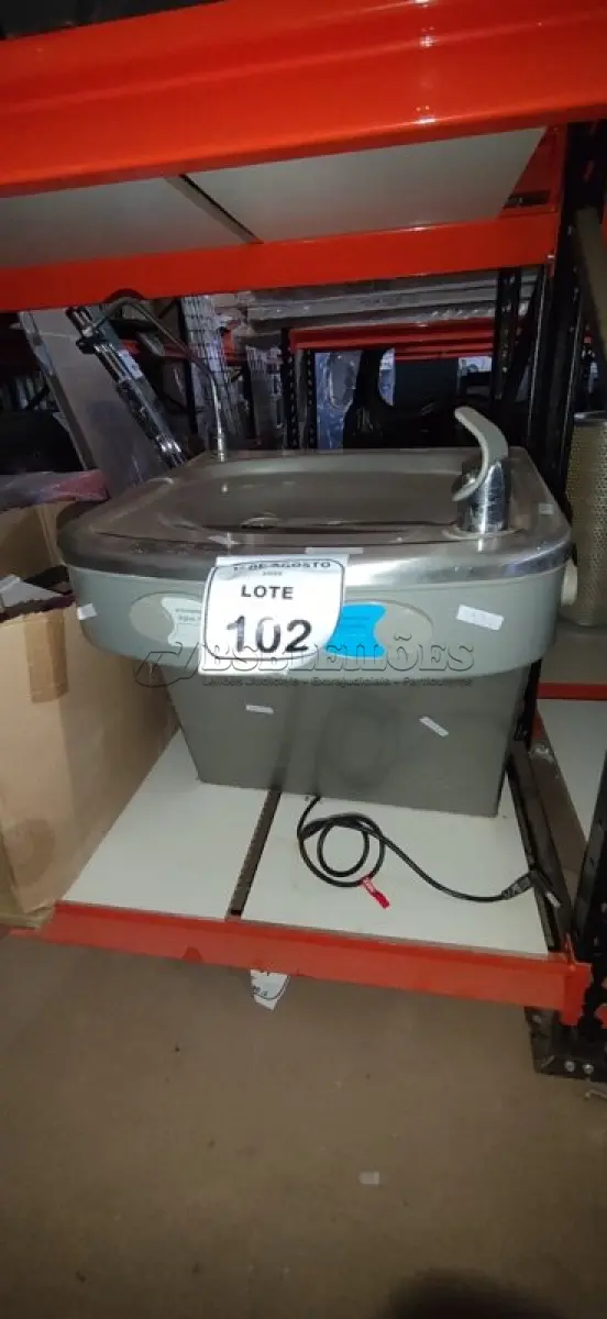 LOTE 102 - 01 BEBEDOURO DE PAREDE EM INOX. (NO ESTADO) ATENÇÃO! FAZER A VISITAÇÃO ANTES DE ARREMATAR, NÃO SABEMOS SE FUNCIONA, LEILÃO NÃO TEM GARANTIA E NEM DEVOLUÇÃO, SUJEITO A POSSÍVEIS AVARIAS VISÍVEIS/OCULTAS E/OU AUSÊNCIA DE COMPONENTES.