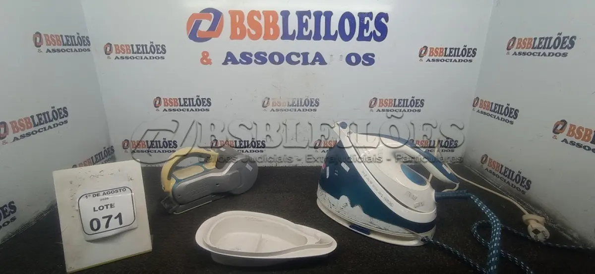 LOTE 071 - 01 FERRO DE PASSAR A VAPOR MODELO PERFECTCARE VIVA E 01 ASPIRADOR DE PÓ PORTÁTIL. (NO ESTADO) ATENÇÃO! FAZER A VISITAÇÃO ANTES DE ARREMATAR, NÃO SABEMOS SE FUNCIONA, LEILÃO NÃO TEM GARANTIA E NEM DEVOLUÇÃO, SUJEITO A POSSÍVEIS AVARIAS VISÍVEIS/OCULTAS E/OU AUSÊNCIA DE COMPONENTES.